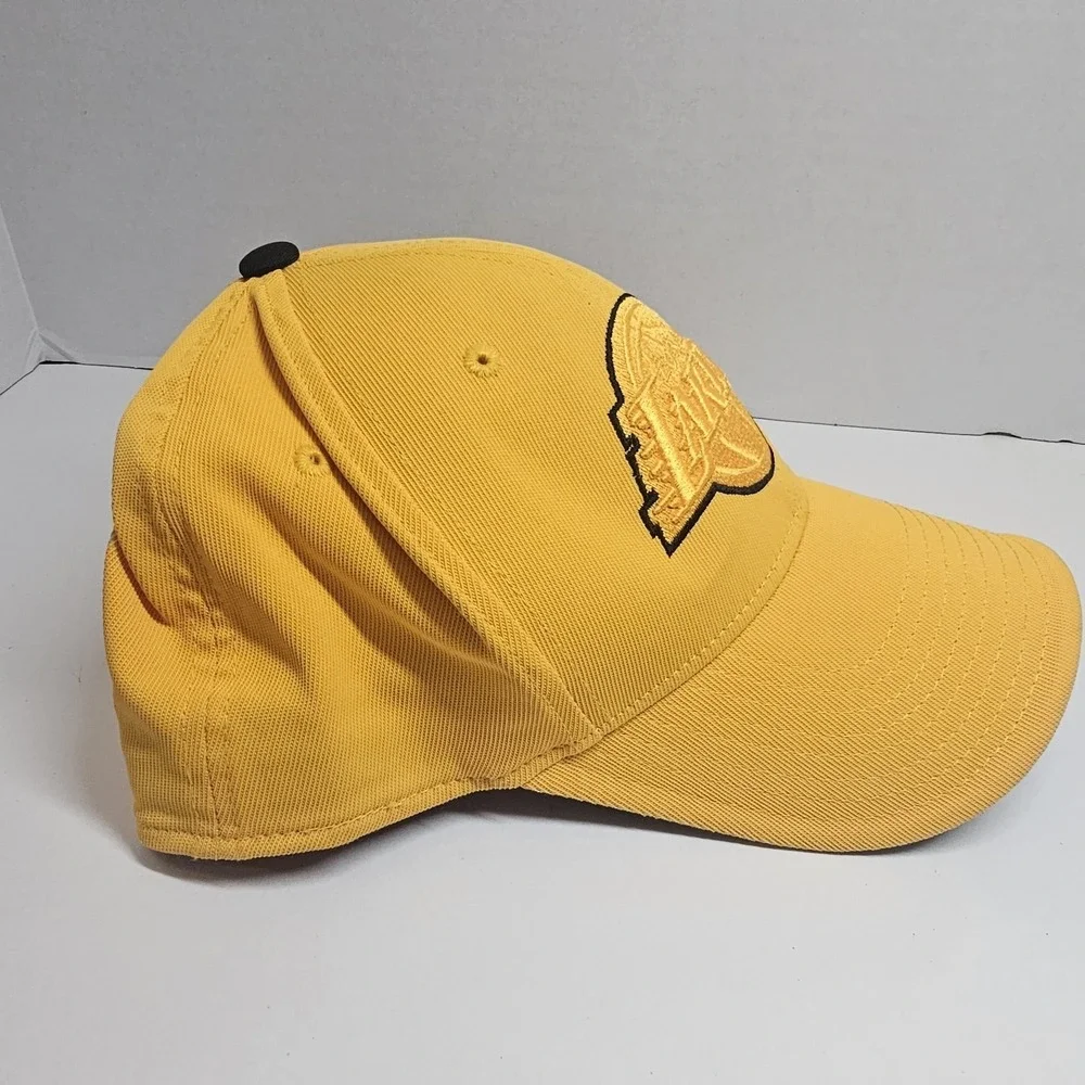 Adidas Los Angeles Lakers Hat S/M Fitted‎ Gold NBA Cap Embroidered Logo